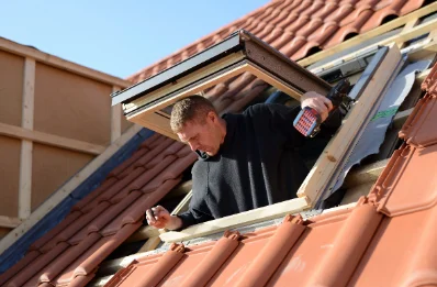 Pose de fenêtres de toit Velux à Montrécourt